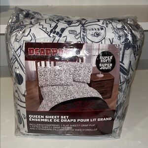 Graphic Black and White
Jay Franco Queen DeadPool Sheet Set